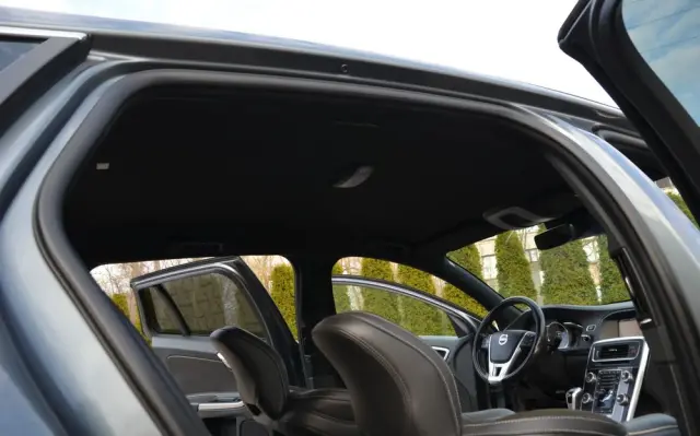 VOLVO V60 D2 Drive-E R-Design Momentum
