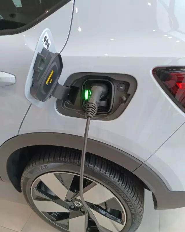VOLVO C40 Recharge Extended Range Plus