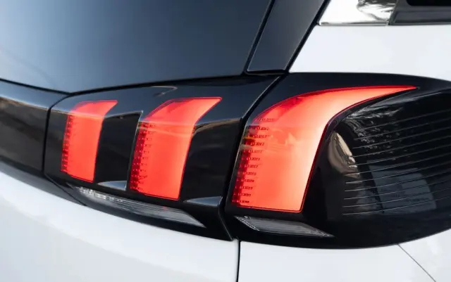 PEUGEOT 5008 THP 165 EAT6 Stop & Start Allure