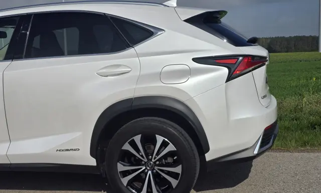 LEXUS NX E-Four Impression AWD