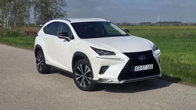 LEXUS NX E-Four Impression AWD