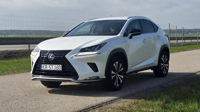 LEXUS NX E-Four Impression AWD