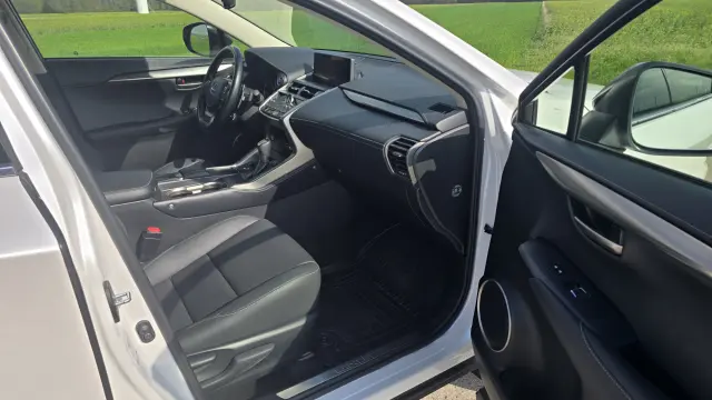 LEXUS NX E-Four Impression AWD