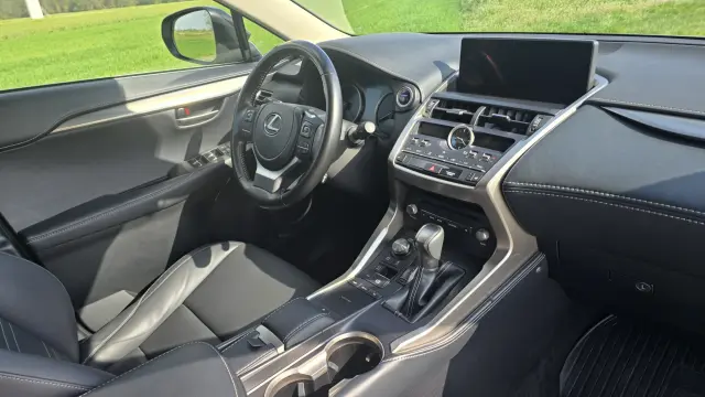 LEXUS NX E-Four Impression AWD
