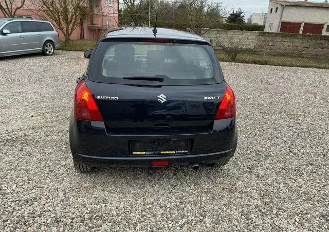SUZUKI Swift 
