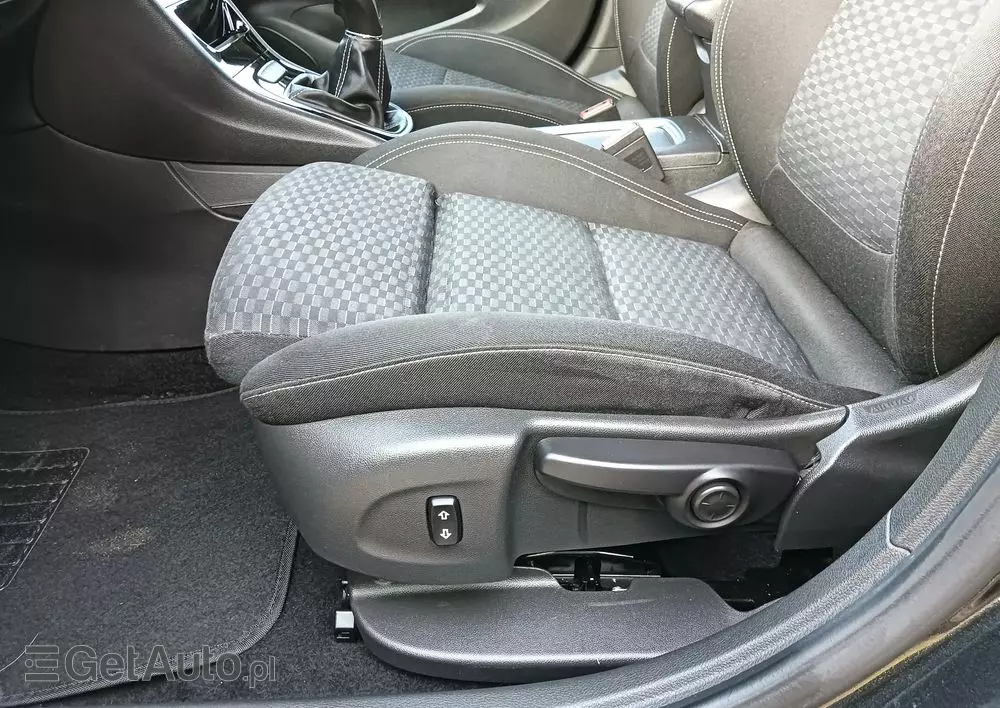 OPEL Astra 1.4 Turbo Sports Tourer Business