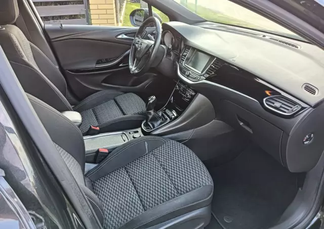 OPEL Astra 1.4 Turbo Sports Tourer Business