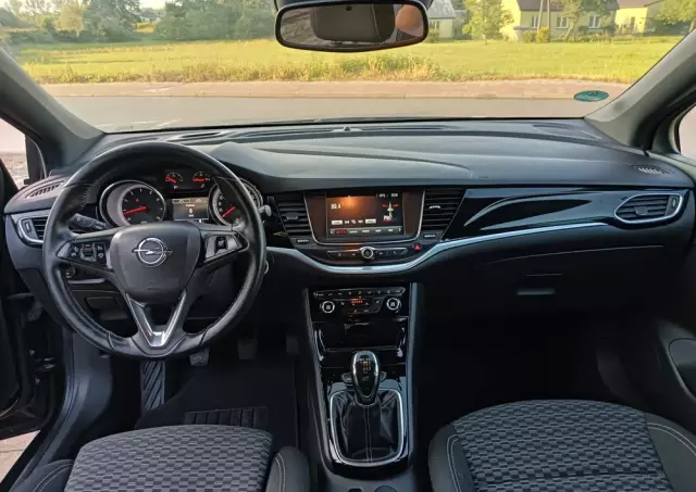 OPEL Astra 1.4 Turbo Sports Tourer Business