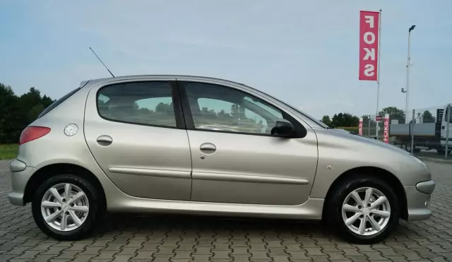 PEUGEOT 206 