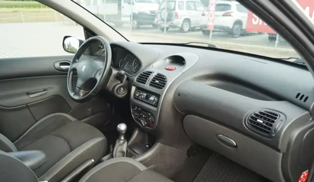 PEUGEOT 206 