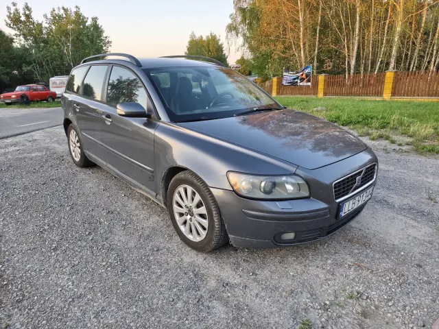 VOLVO V50 