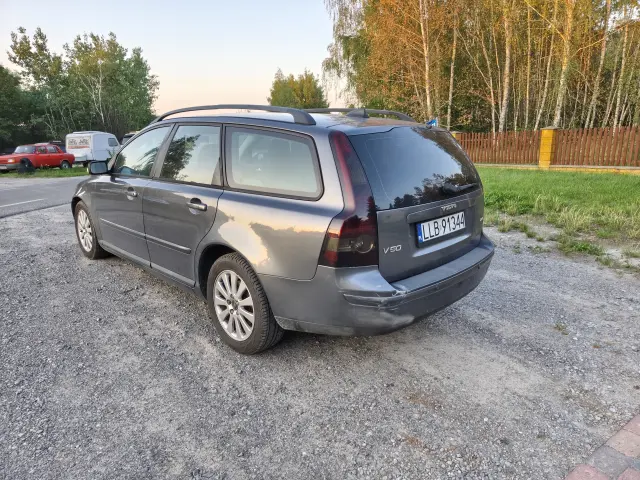 VOLVO V50 