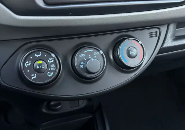 TOYOTA Yaris 1.0 Active