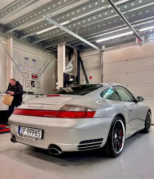 PORSCHE 911 