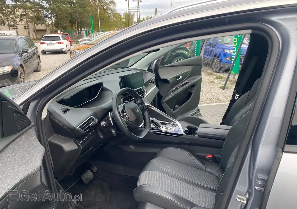 PEUGEOT 5008 PureTech 130 EAT8 Stop & Start Allure Business-Paket