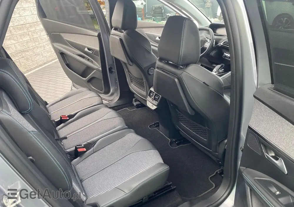 PEUGEOT 5008 PureTech 130 EAT8 Stop & Start Allure Business-Paket