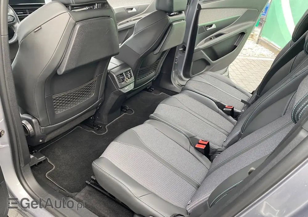 PEUGEOT 5008 PureTech 130 EAT8 Stop & Start Allure Business-Paket