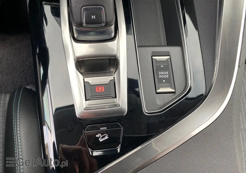 PEUGEOT 5008 PureTech 130 EAT8 Stop & Start Allure Business-Paket