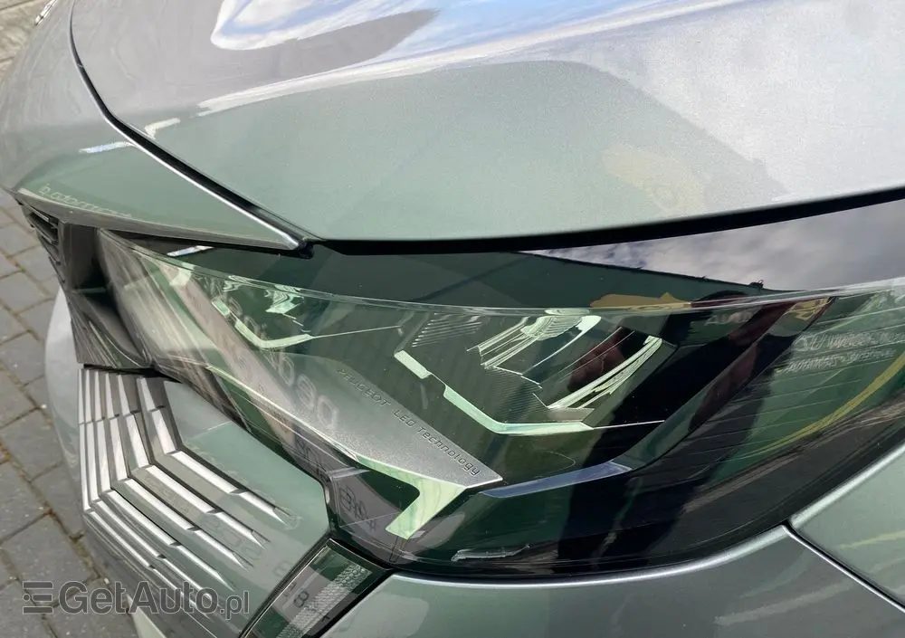 PEUGEOT 5008 PureTech 130 EAT8 Stop & Start Allure Business-Paket