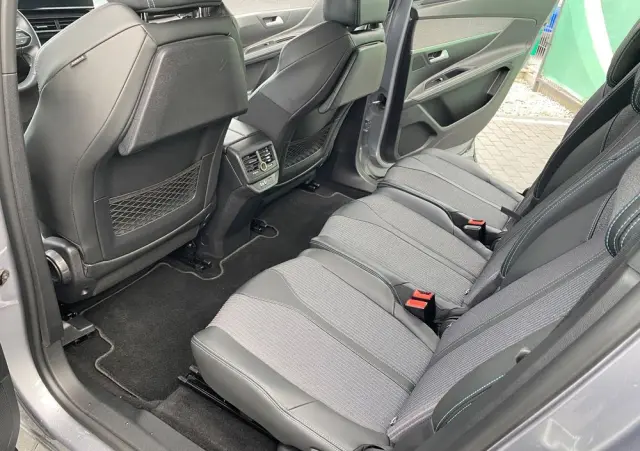 PEUGEOT 5008 PureTech 130 EAT8 Stop & Start Allure Business-Paket