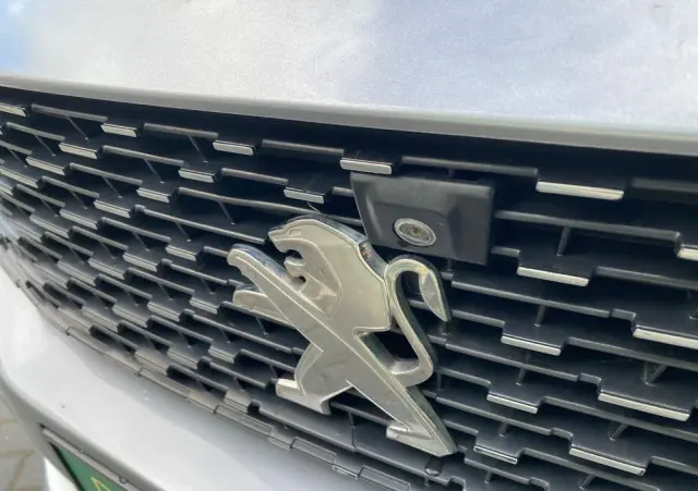 PEUGEOT 5008 PureTech 130 EAT8 Stop & Start Allure Business-Paket