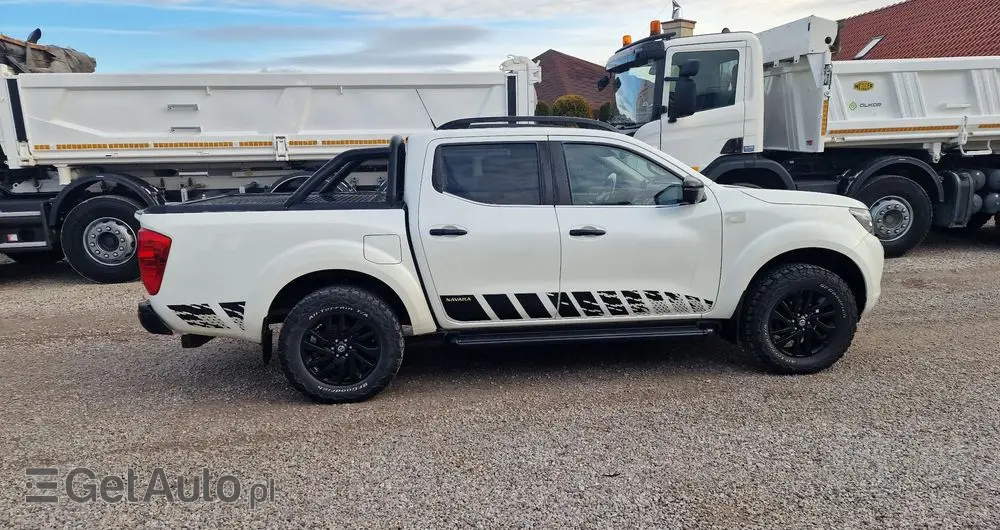 NISSAN Navara 