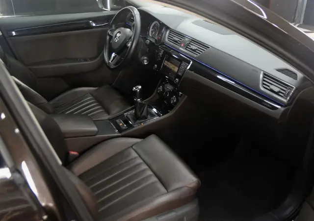 SKODA Superb 1.8 TSI L&K