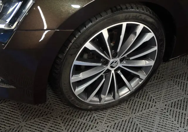 SKODA Superb 1.8 TSI L&K