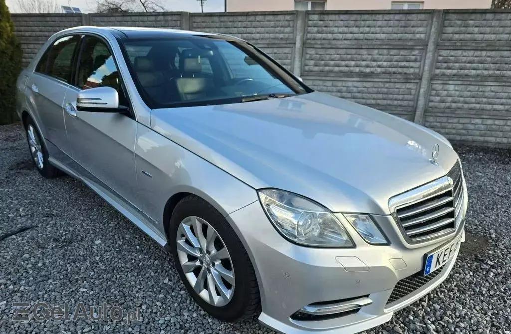 MERCEDES-BENZ E 