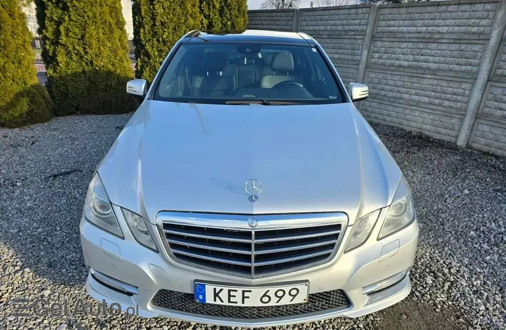 MERCEDES-BENZ E 