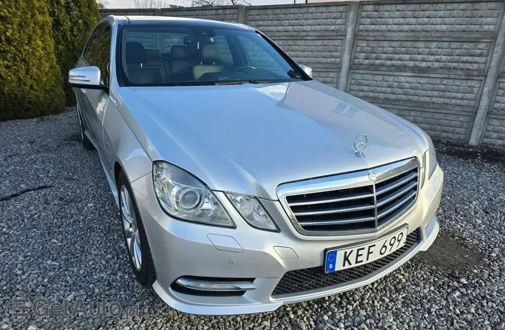 MERCEDES-BENZ E 
