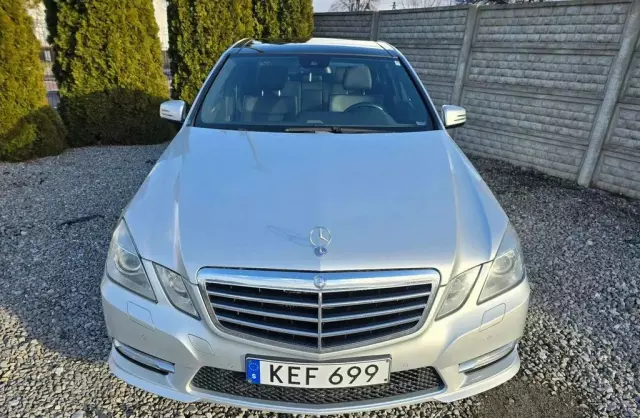 MERCEDES-BENZ E 