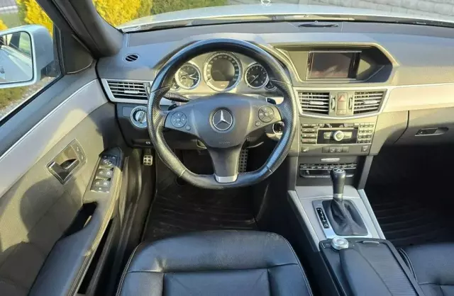 MERCEDES-BENZ E 