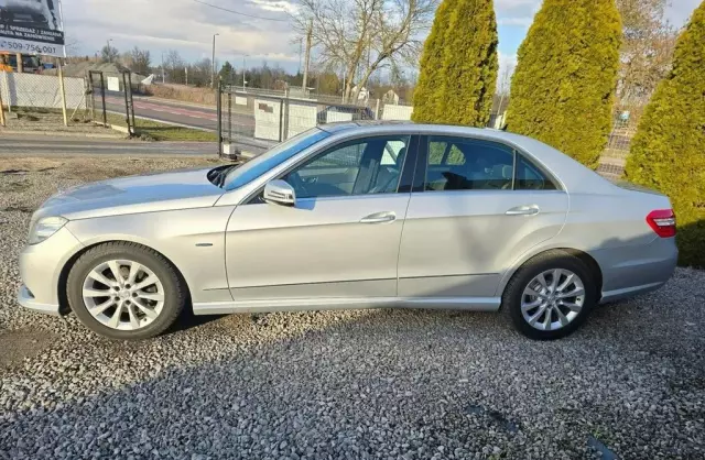 MERCEDES-BENZ E 