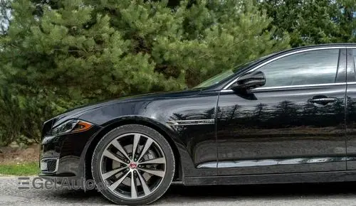 JAGUAR XJ 