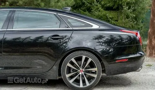JAGUAR XJ 
