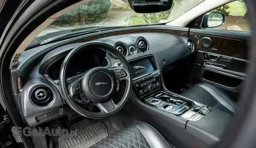 JAGUAR XJ 