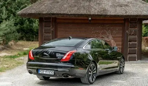 JAGUAR XJ 