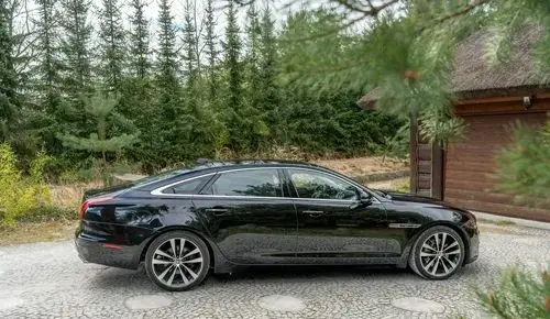 JAGUAR XJ 