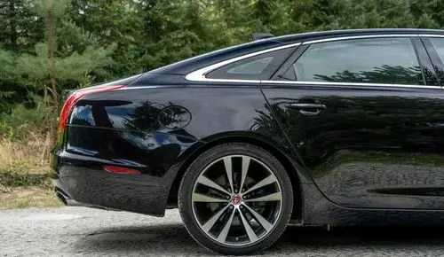 JAGUAR XJ 