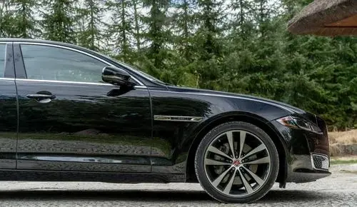 JAGUAR XJ 