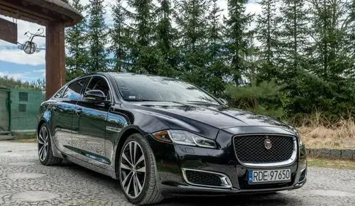 JAGUAR XJ 