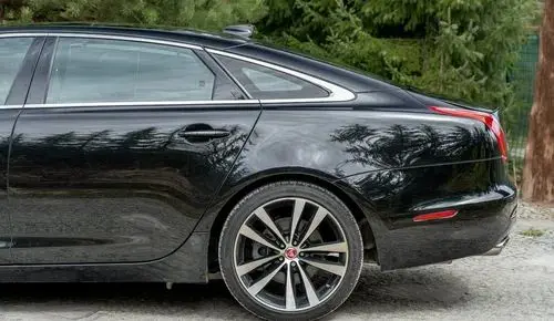 JAGUAR XJ 