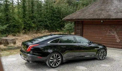 JAGUAR XJ 