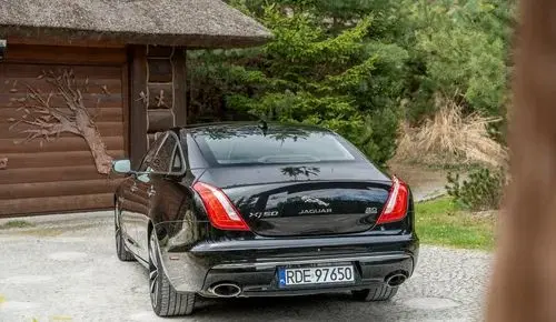 JAGUAR XJ 