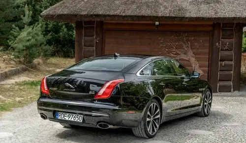 JAGUAR XJ 