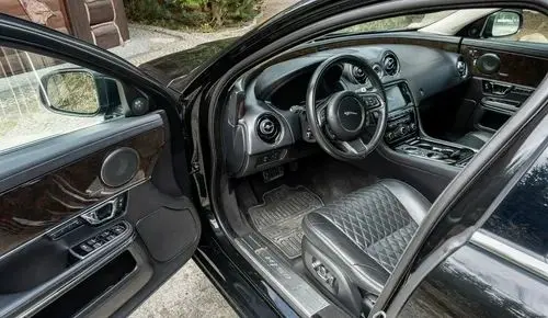 JAGUAR XJ 