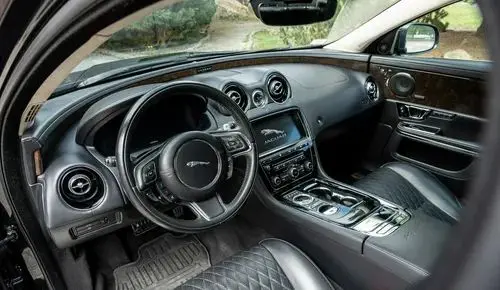 JAGUAR XJ 