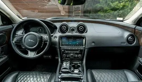 JAGUAR XJ 