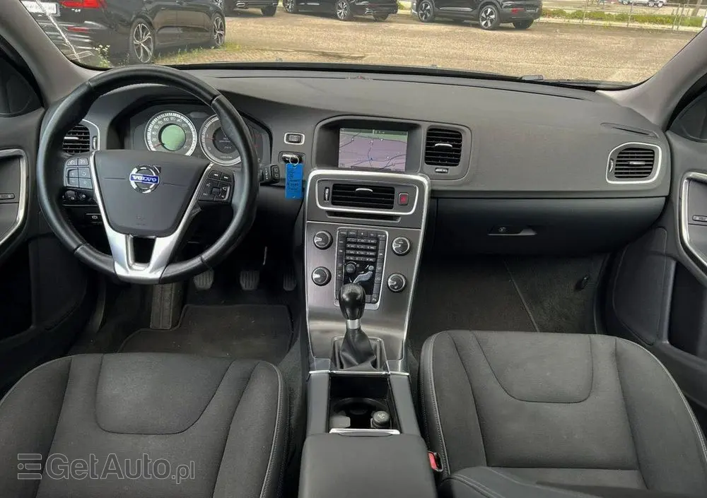 VOLVO V60 D3 Momentum